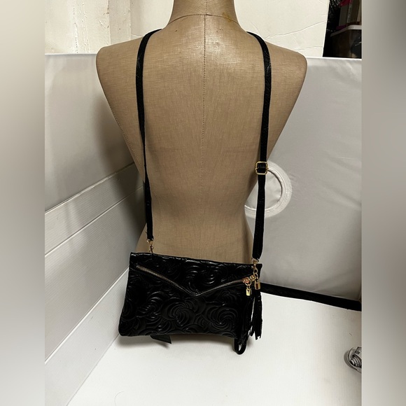 Elegant Black Crossbody Bag - Picture 5 of 9